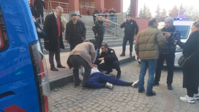Duruşmada "Zaten beni kalbimden bıçaklamışlar" dedi! Adliye önünde kalbinden bıçaklandı