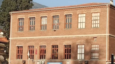 Bursa'da okula gönderilmeyen 6 çocuk devlet korumasına alındı