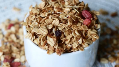 Şeker ilavesiz ve kıtır ev yapımı granola