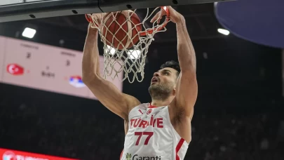 12 Dev Adam yerini korudu