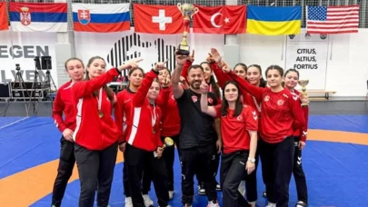 20 yaş altı Kadın Güreş Takımı Macaristan’da şampiyon oldu