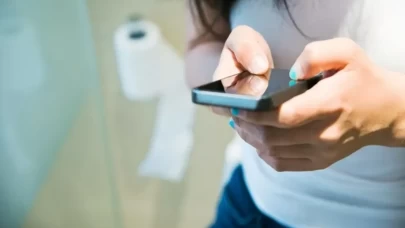 Tuvalete telefonla girmek düşündüğünüzden daha riskli!
