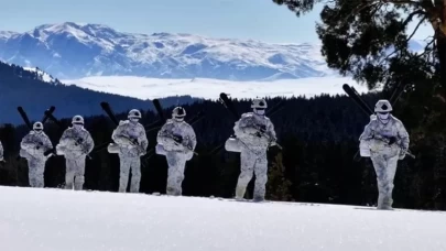 Sarıkamış’ta komandolardan nefes kesen kış eğitimi