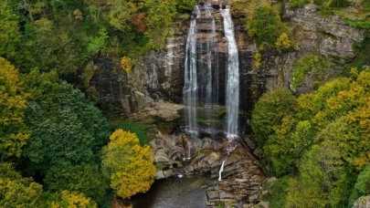 Fay kırığıyla oluşan Suuçtu Şelalesi büyüledi
