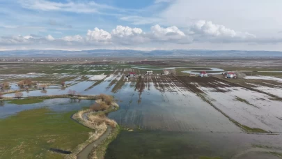 Eriyen kar suları Muş'ta tarım alanlarını tehdit ediyor