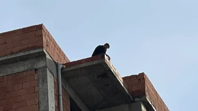 Eşi telefonu açmayınca 9. kata çıktı, ikna hattı 2 saat sürdü!
