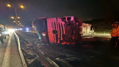 Büyükçekmece’de tır kazası: 10 kilometrelik araç kuyruğu oluştu