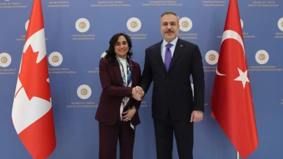 Hakan Fidan Kanadalı Mevkidaşı ile bir araya geldi