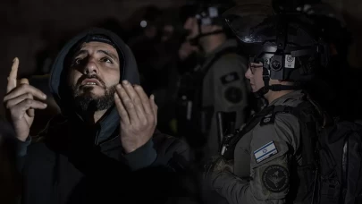 İsrail, Kadir Gecesi’nde de Mescid-i Aksa’yı Müslümanlara kapattı