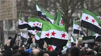 Dibeybe’den Suriye ve Irak’a 'Egemenlik' desteği: Diploması trafiği hızlandı