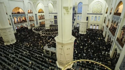 Tarihi camilerde saf tutuldu, gönüller birleşti!