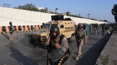 Hamaney’in ölümü Pakistan’ı karıştırdı!