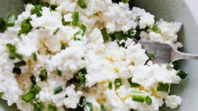 Aromatik otlu ve baharatlı peynir karışımı