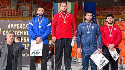 Milli güreşçiler Bulgaristan’dan 23 madalyayla döndü