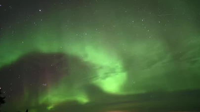 Kuzey ışıklarının Finlandiya'daki görüntüsü mest etti