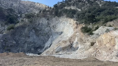 Söke'de toprak kayması! O anlar cep telefonuyla kaydedildi