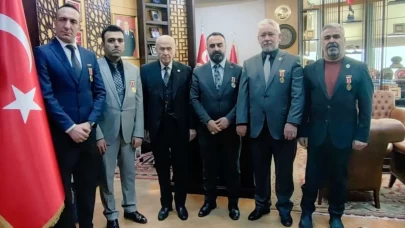 3713 TMK Kahramanları Derneği, MHP Lideri Bahçeli’yi ziyaret etti: Terörsüz Türkiye süreci görüşüldü