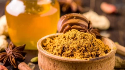 Tarçın ve bal ile cildinizi ölü deriden arındırın ve neme doyurun!