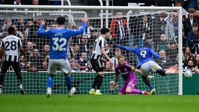 Sunderland, Newcastle United'ı bir kez daha devirdi