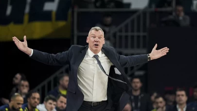 Jasikevicius Dubai’de mahsur kaldı