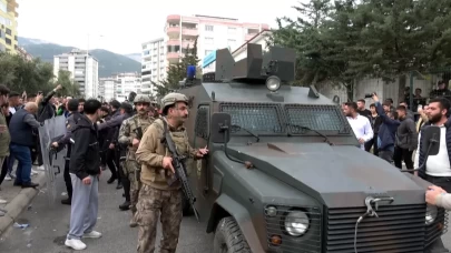 Saldırganın cenazesi okuldan zırhlı polis aracıyla çıkarıldı!