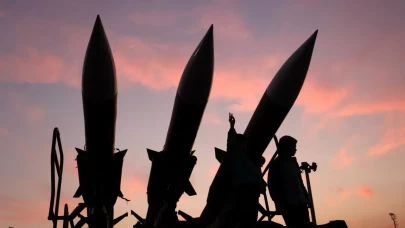 Devrim Muhafızları'ndan ABD ve İsrail hedeflerine büyük saldırı