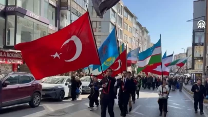 İstanbul’da Türk Dünyası rüzgarı! 14 farklı bölgeden 250 çocuk Kadıköy’ü renklendirdi