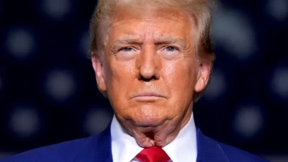 Trump'tan müzakere öncesi İran'a ağır yaylım ateşi: Hayatta kalmalarının tek nedeni masa!