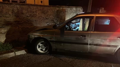 ‘Dur’ ihtarına uymadı, polis aracına çarptı
