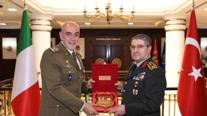 Orgeneral Bayraktaroğlu İtalyan komutanı ağırladı