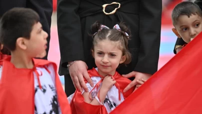 Iğdır’da 106. yıl coşkusu! 100. Yıl Kütüphanesi önünde görkemli tören