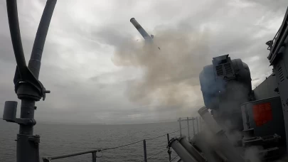 TSK'dan üç denizde aynı anda gövde gösterisi!