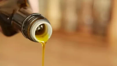 Zeytinyağı sıkma makinesi gerçek mi, yapay zeka mı? Kahve demler gibi zeytinyağı yapılıyor