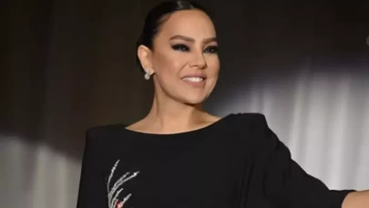 Ebru Gündeş'in son hali, konser salonundaki hayranlarını şaşırttı