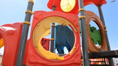 Mersin'de vandalizm: Oyun gruplarını ateşe verip yaktılar