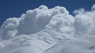 Karabet Geçidi ve yüksek dağlar kartpostallık görüntüler sundu