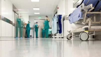 23 NİSAN 2026 YARIN ECZANELER VE SAĞLIK OCAKLARI AÇIK MI? Hastaneler ve aile hekimleri çalışıyor mu?