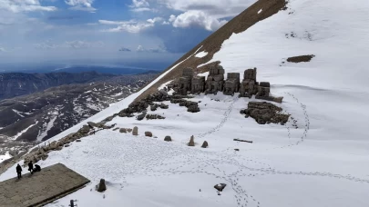 UNESCO mirası Nemrut'ta kış güzelliği: Manzarayı görenler hayran kaldı