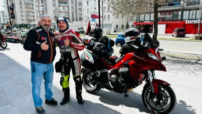 8 motosikletli binlerce kilometre kat edip umreye gitti