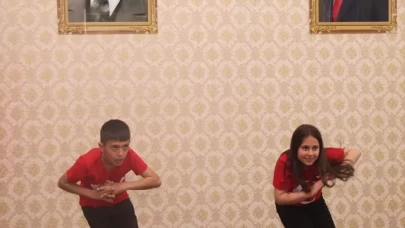 Rektörlükte 'Kartal Dansı' rüzgarı: Miniklerin gösterisi beğeni topladı