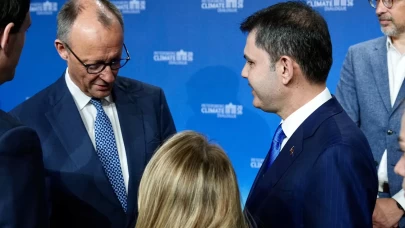 Bakan Kurum, Almanya Başbakanı Merz ile bir araya geldi