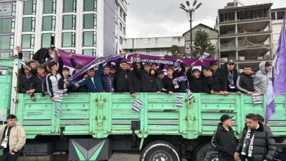 TFF 3. Lig’de haftanın en ilginç taraftar görüntüleri Hopa’dan geldi