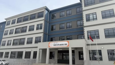 Mersin'de okula silahla gelen öğrenci yakalandı!