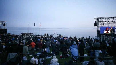 Gelibolu’da duygu dolu şafak! Anzakların 111 yıllık vefası