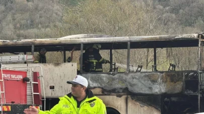 Yalova'da seyir halindeki araç alev aldı