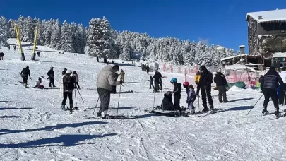 Kış tatili yapacaklara müjde! Uludağ'da kar kalınlığı 1 metreyi buldu