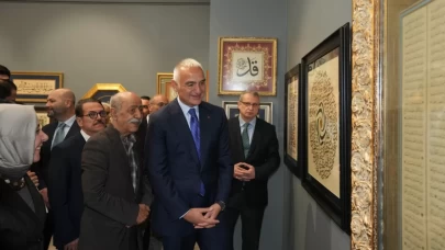 Bakan Ersoy, 'Fuadname Hat ve Ebru Sergisi'ni açtı