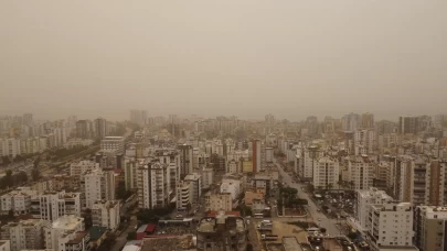 Toz fırtınası Mersin'i kızıla bürüdü: Görüş mesafesi 100 metreye düştü