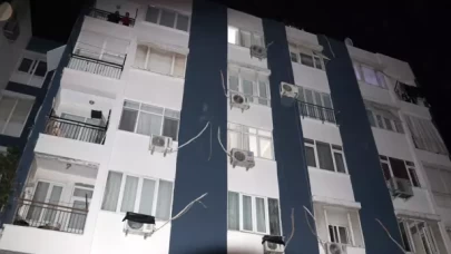 Elektrik prizden çıkan kıvılcım evi yaktı