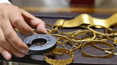 Elazığ'da sahte altın bozduran dolandırıcılar polisten kaçamadı